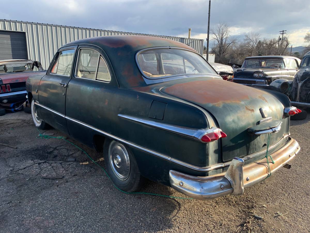 Ford-Custom-2-door-1951-green-98693-1