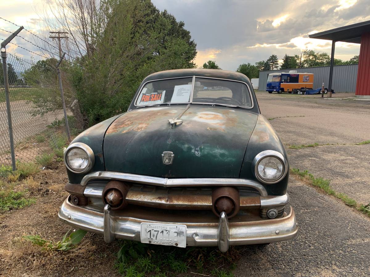 Ford-Custom-2-door-1951-green-98693-12