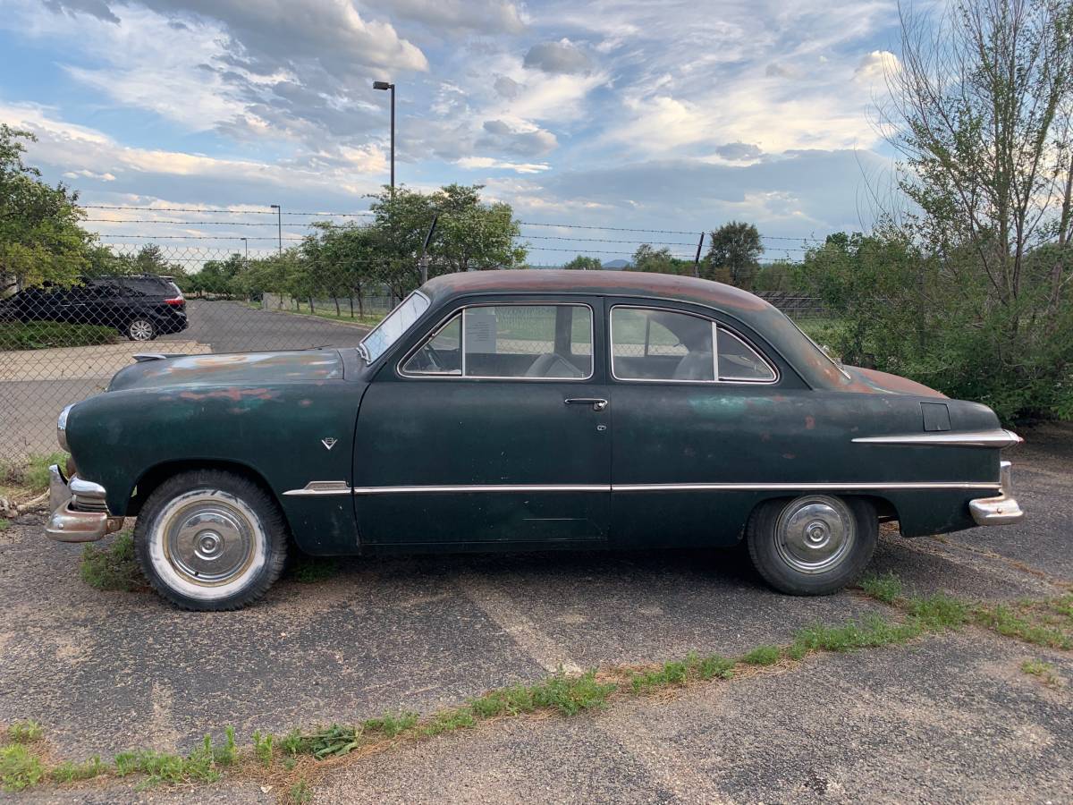 Ford-Custom-2-door-1951-green-98693-13