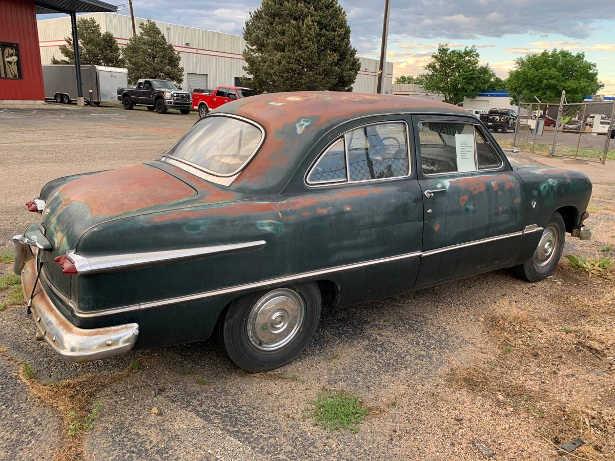 Ford-Custom-2-door-1951-green-98693-2