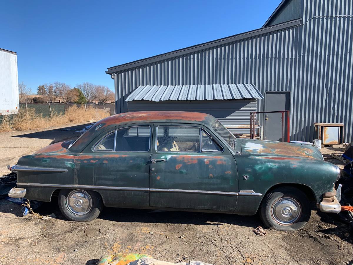 Ford-Custom-2-door-1951-green-98693-4