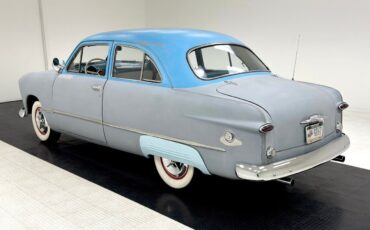 Ford-Custom-Berline-1949-2