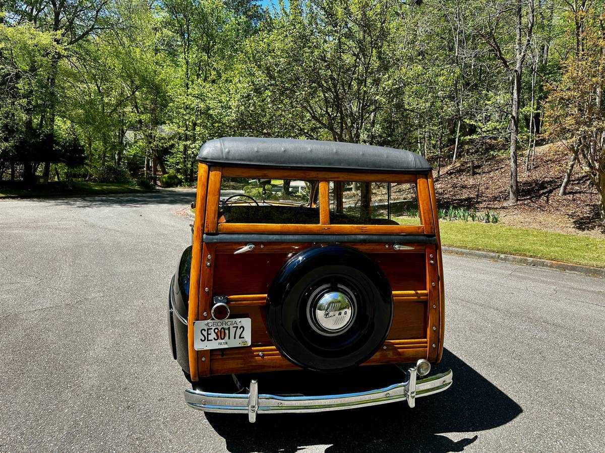 Ford-De-luxe-1947-6