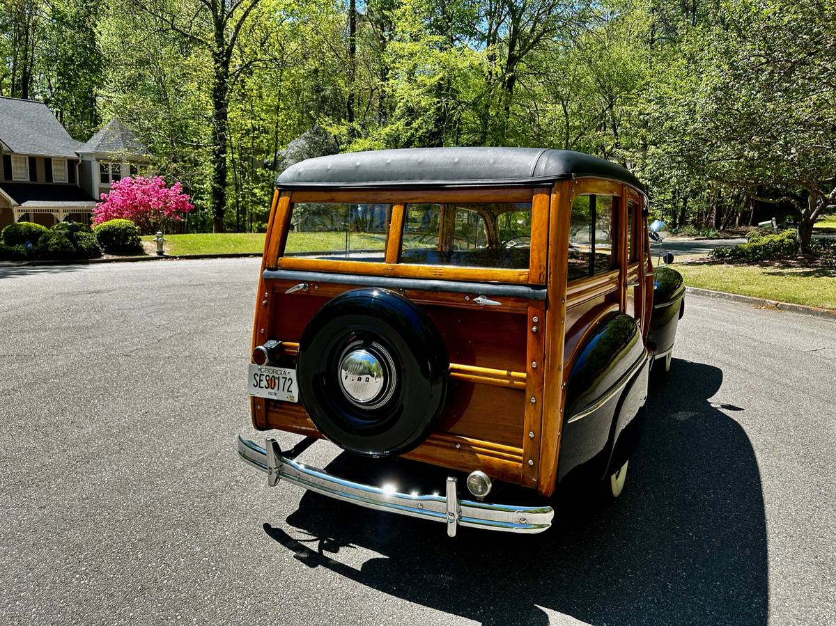 Ford-De-luxe-1947-7