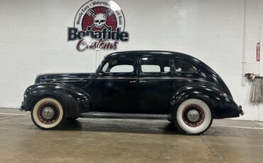 Ford-Deluxe-Berline-1939-142736-2