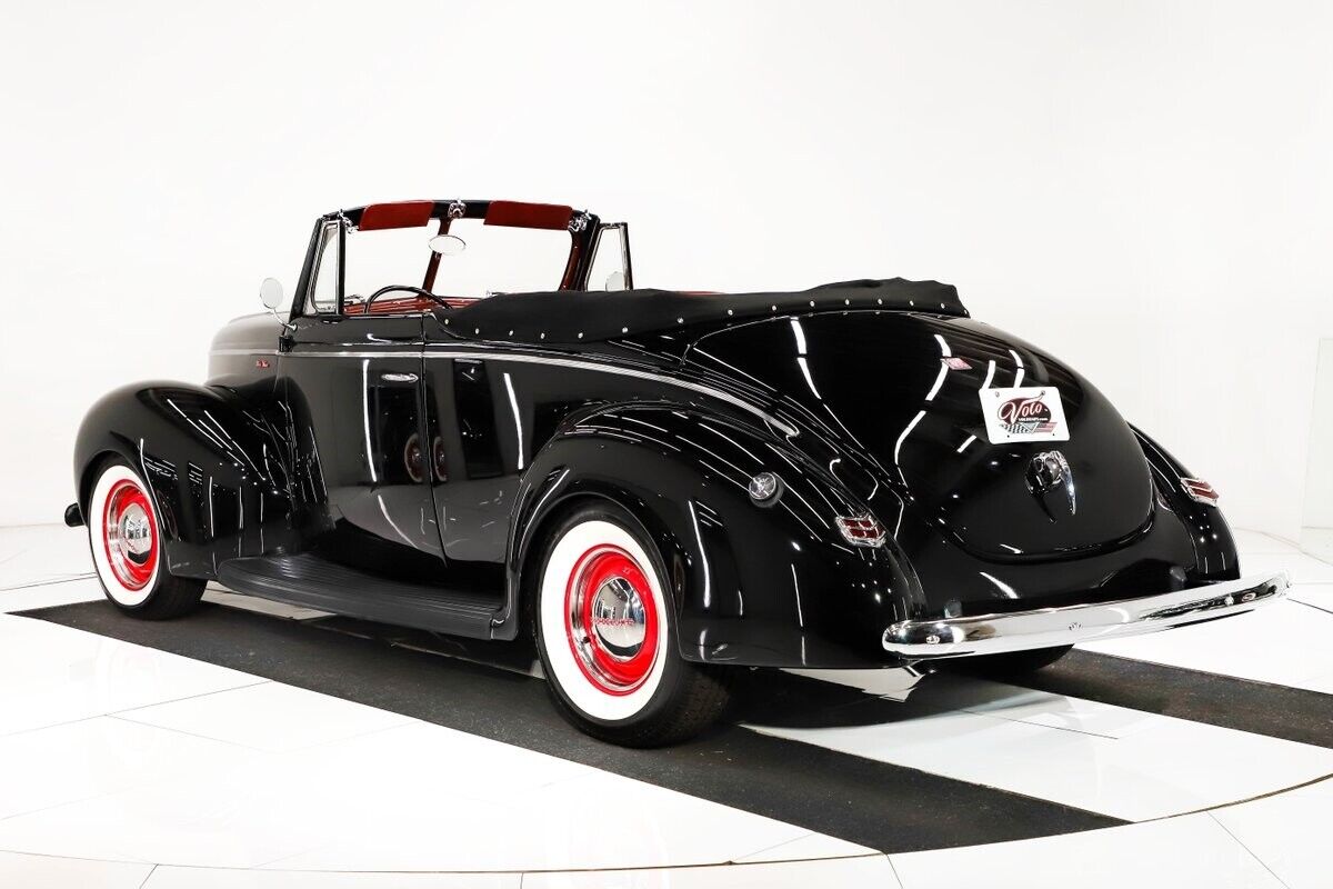 Ford-Deluxe-Cabriolet-1940-Black-Red-0-5