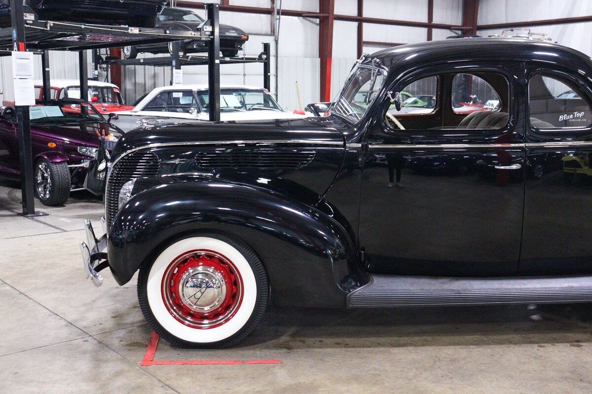 Ford-Deluxe-Coupe-Coupe-1938-Black-Gray-154827-1