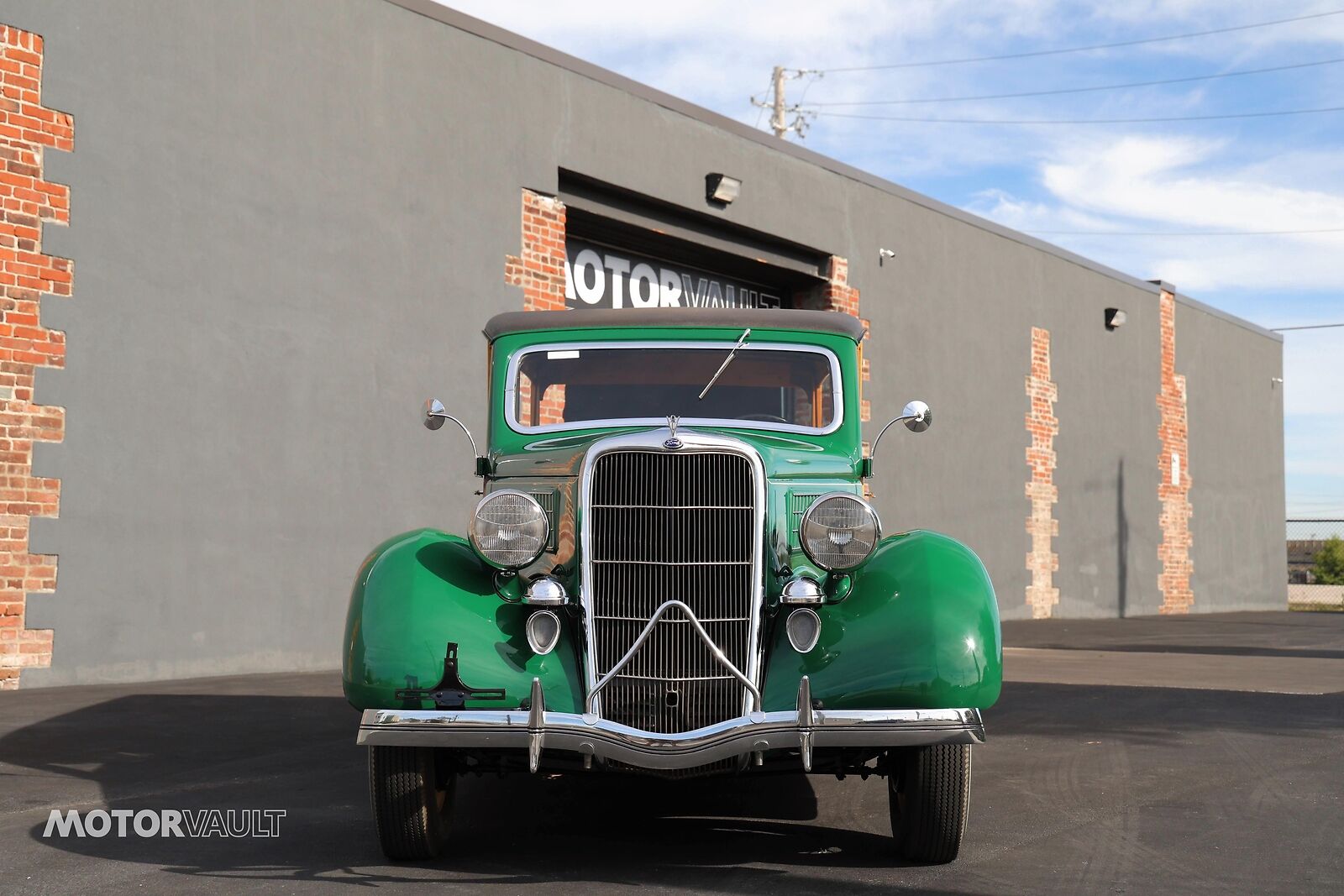 Ford-Deluxe-Wagon-Woodie-1935-1