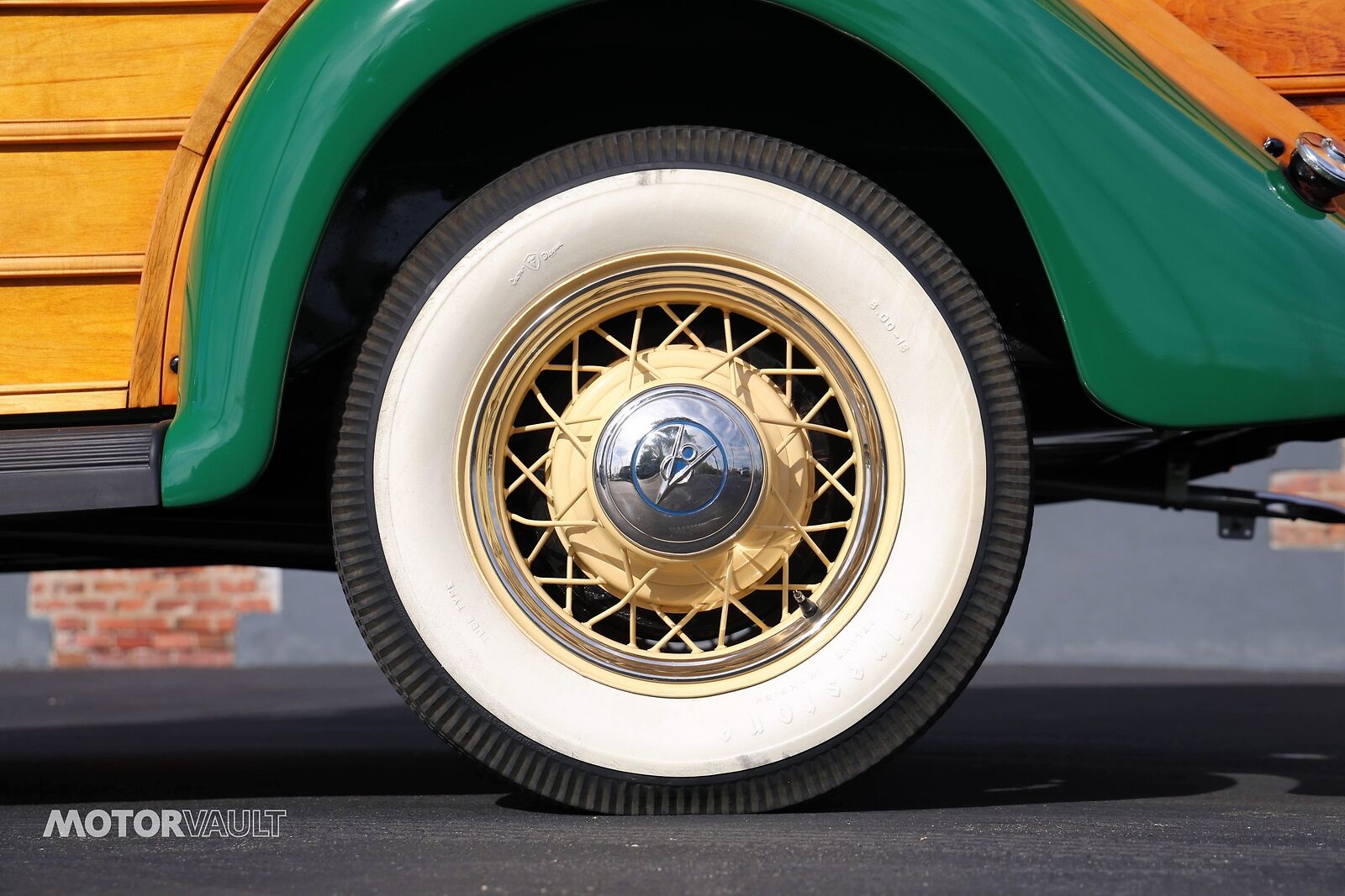 Ford-Deluxe-Wagon-Woodie-1935-11