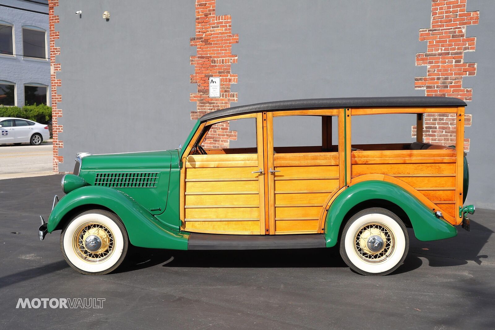 Ford-Deluxe-Wagon-Woodie-1935-9