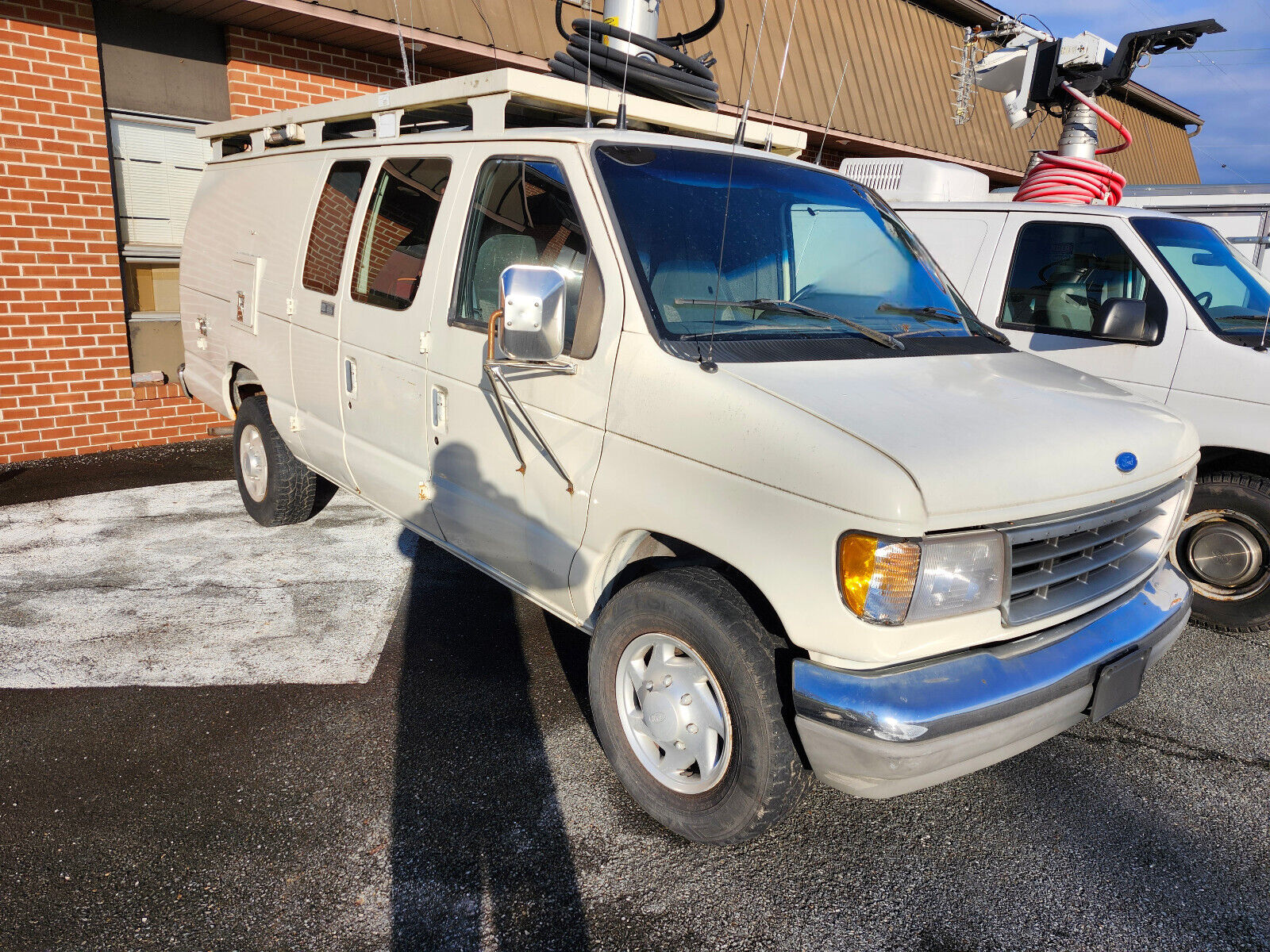 Ford-E-Series-Van-1995-White-296065-1