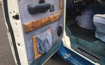 Ford-E150-conversion-van-1989-white-170590-10