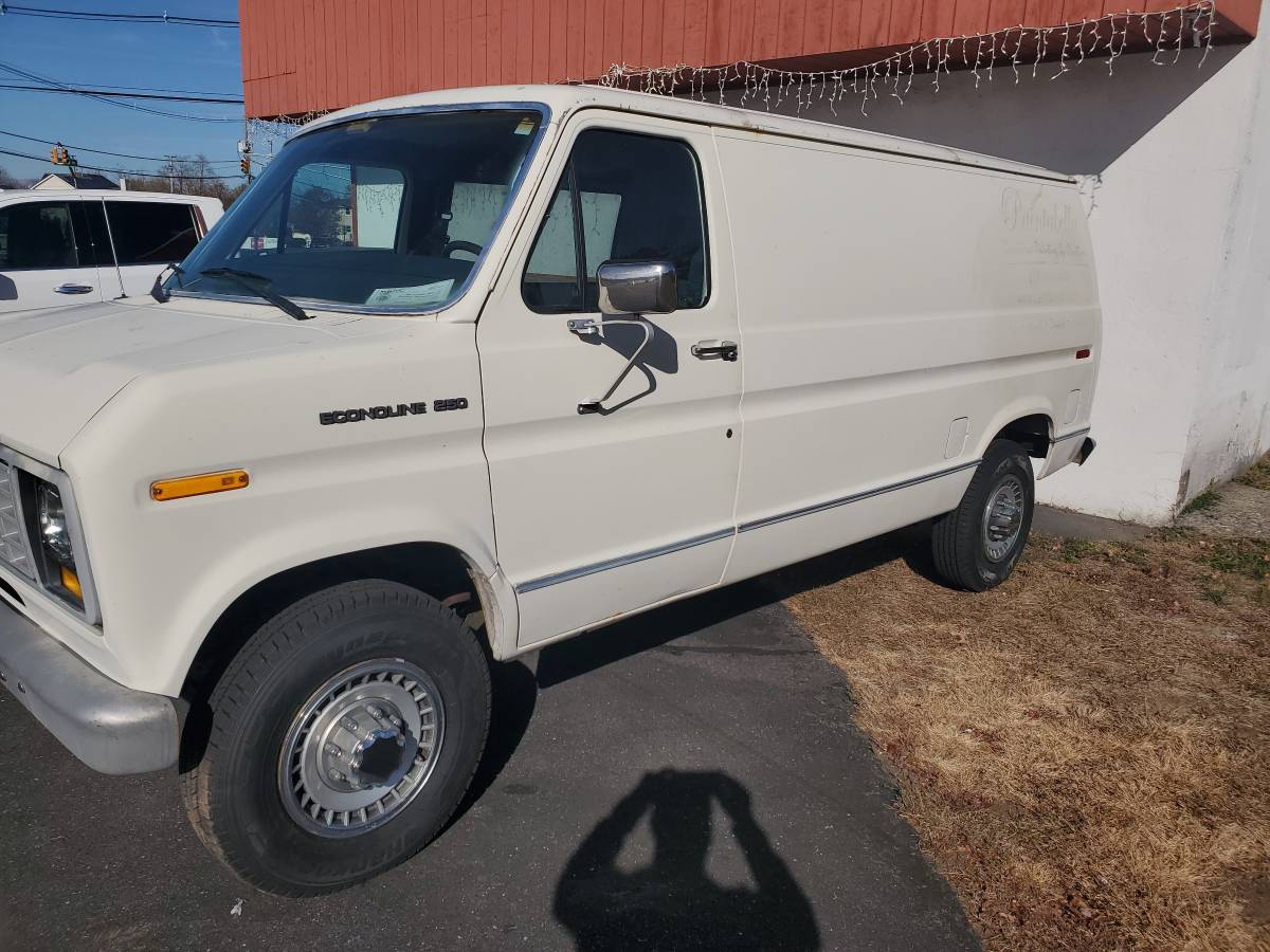 Ford-E250-econoline-cargo-van-1990-1