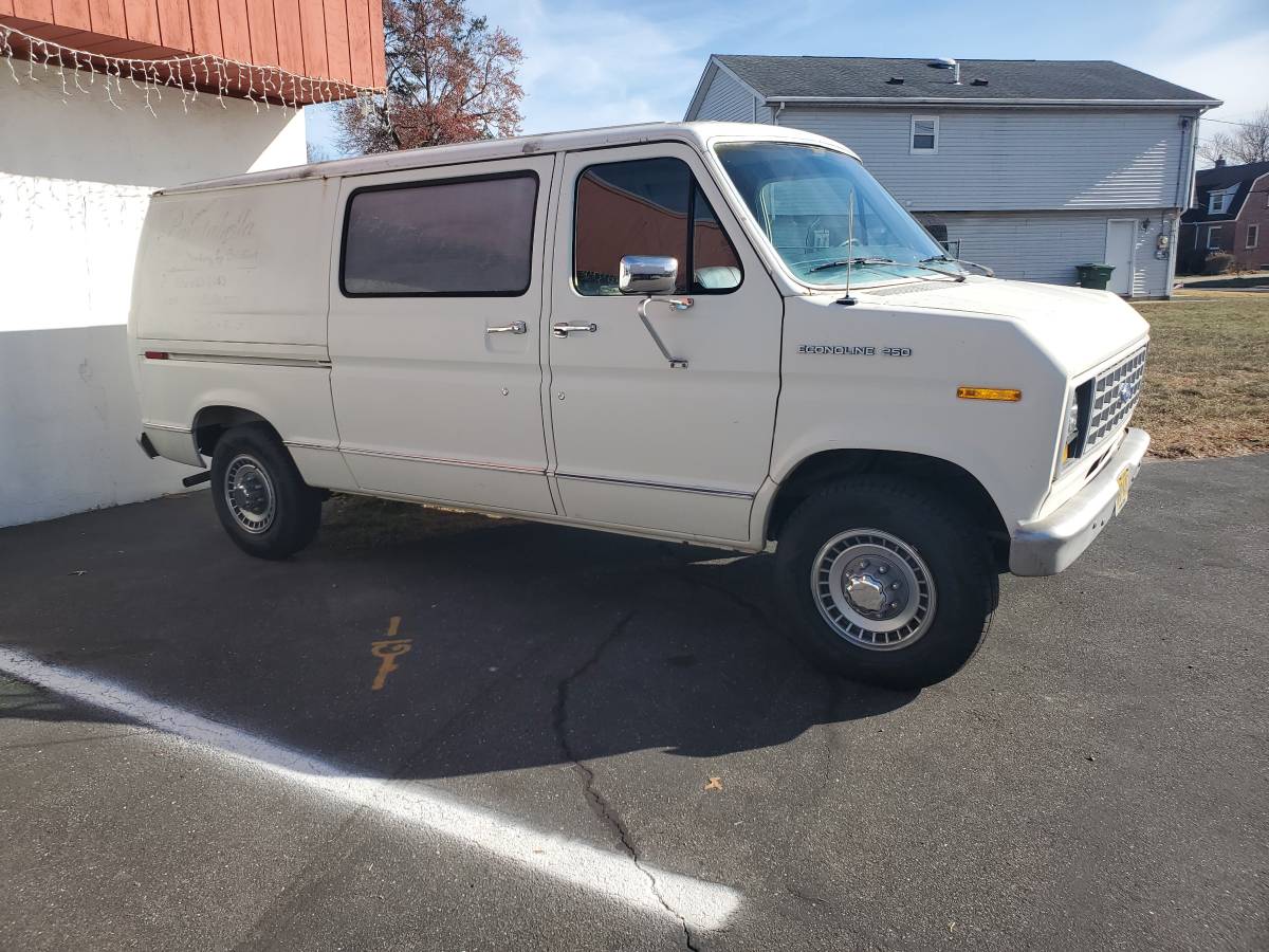 Ford-E250-econoline-cargo-van-1990-18