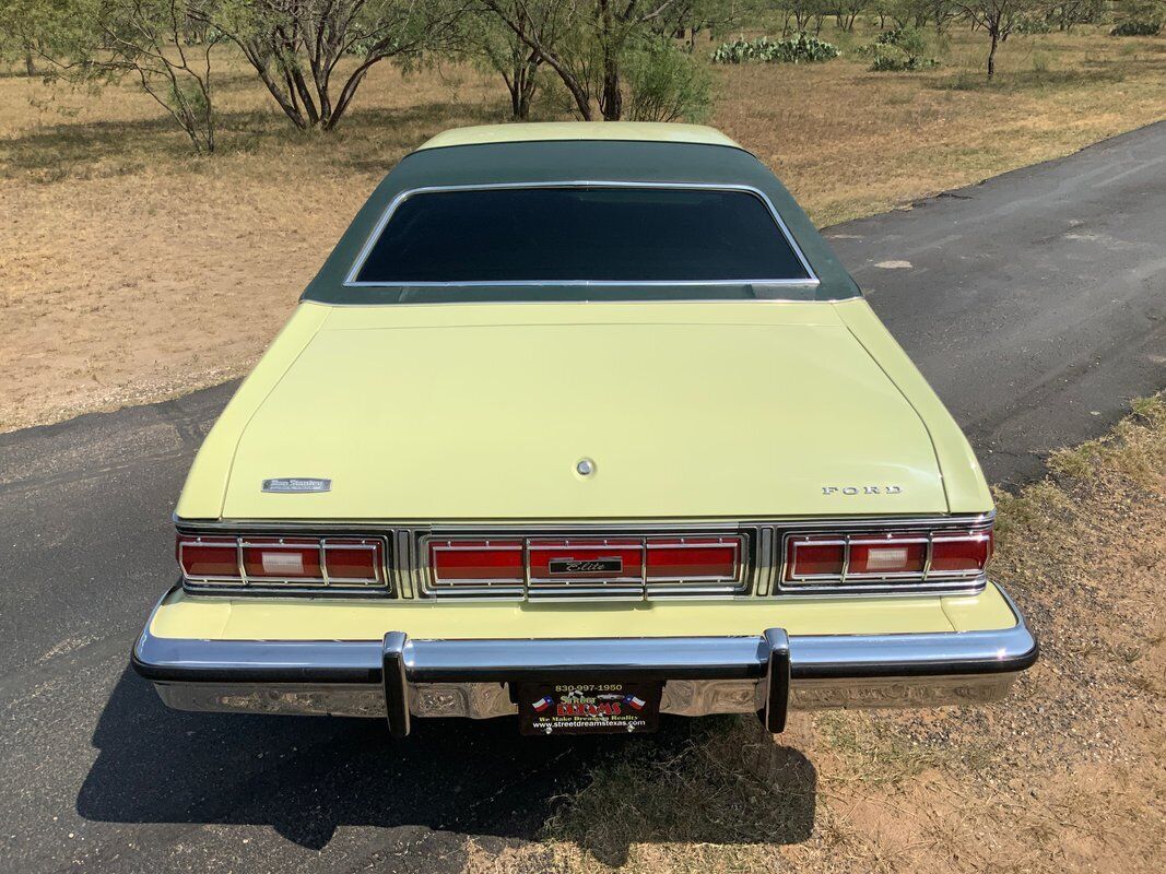 Ford-Elite-Coupe-1976-Green-Green-98856-4