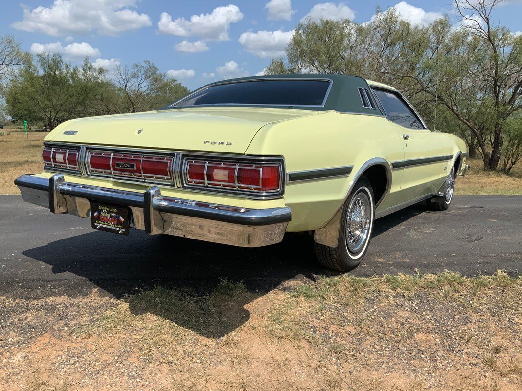 Ford-Elite-Coupe-1976-Green-Green-98856-5