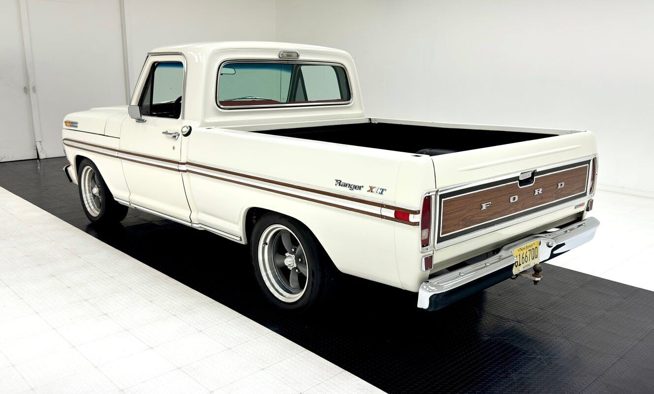 Ford-F-100-Pickup-1970-White-Red-168493-2