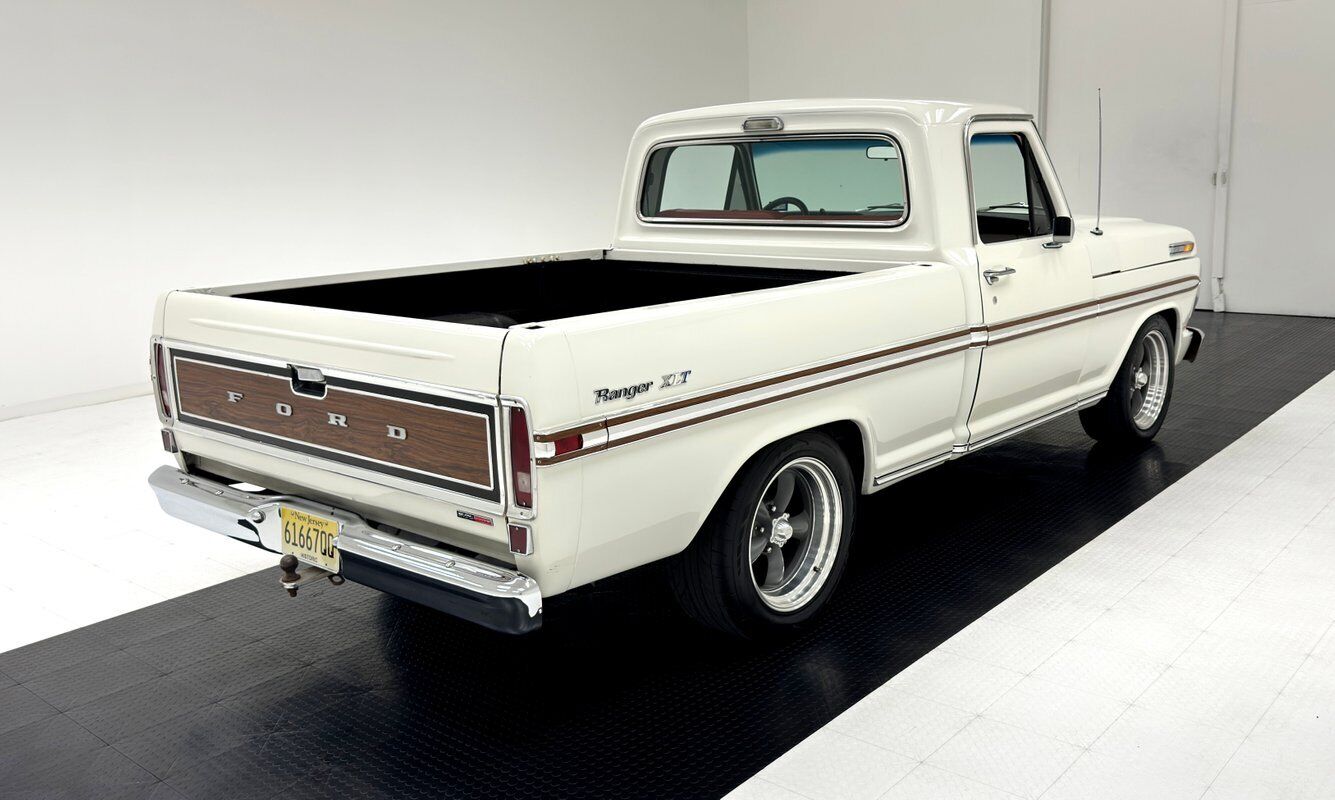 Ford-F-100-Pickup-1970-White-Red-168493-4