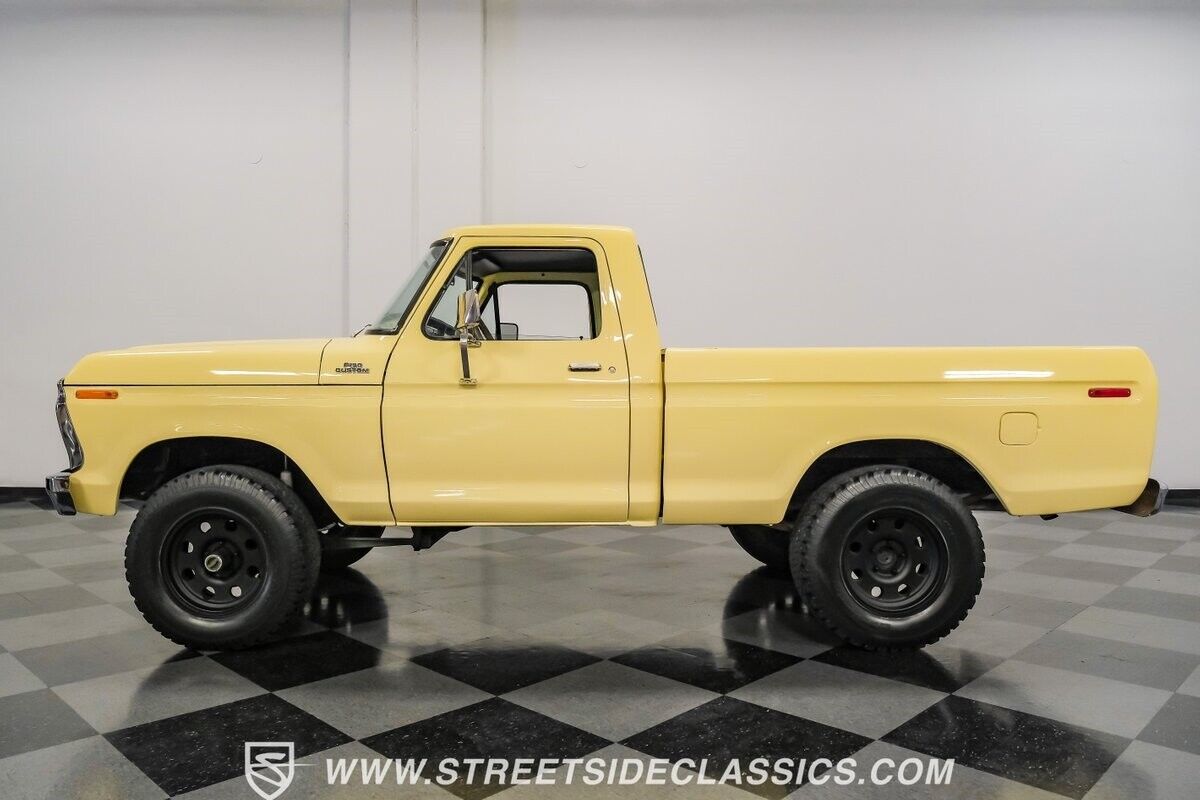 Ford-F-150-Pickup-1979-Cream-Black-16391-6