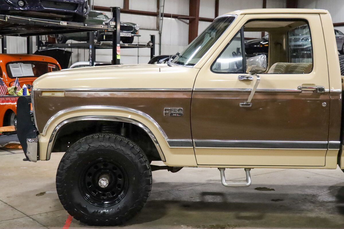 Ford-F-150-Pickup-1983-Tan-Tan-8407-2