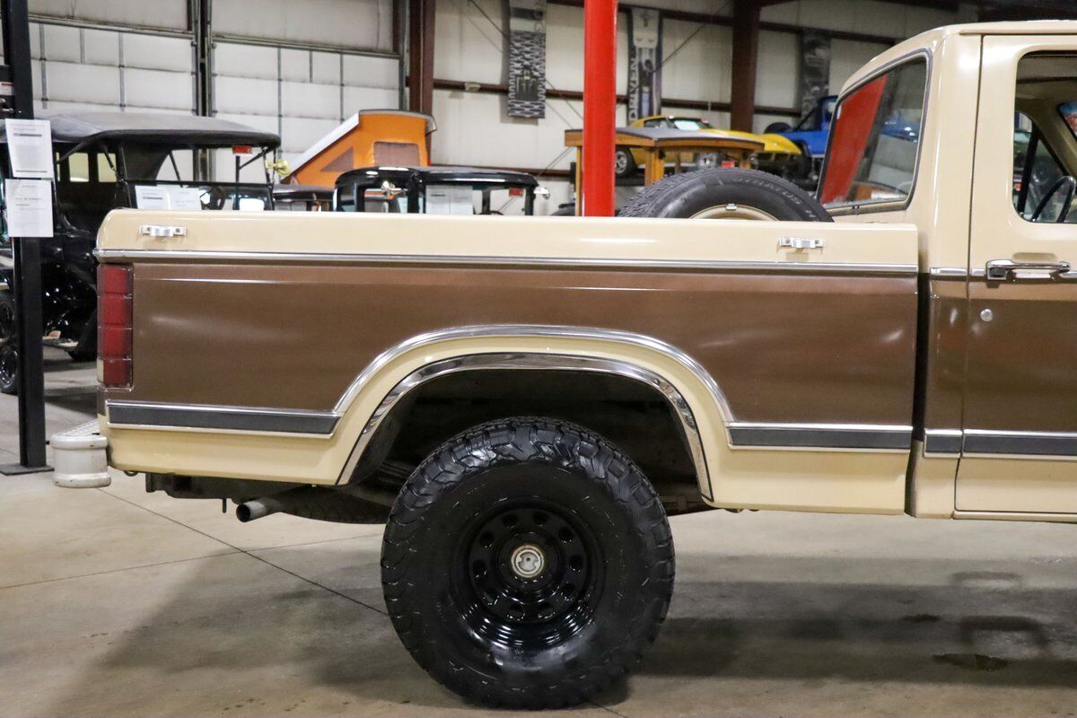 Ford-F-150-Pickup-1983-Tan-Tan-8407-8