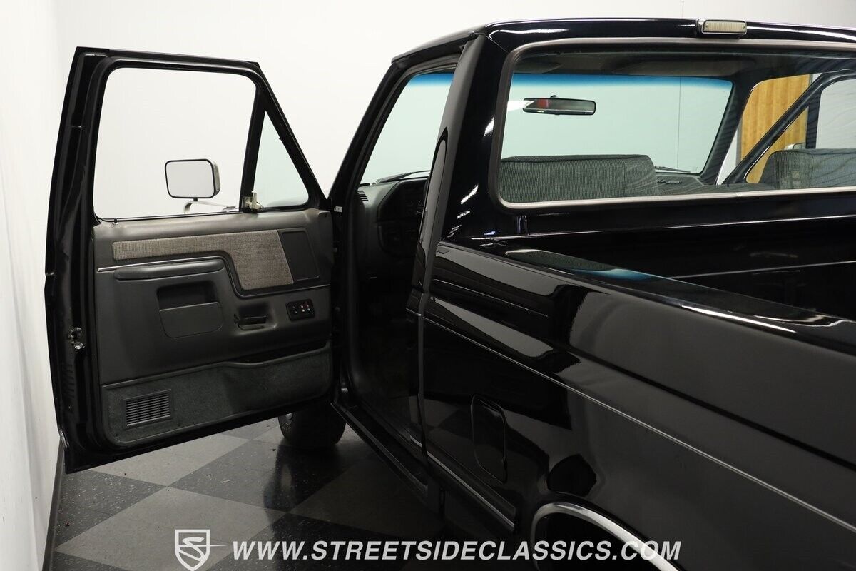 Ford-F-150-Pickup-1991-Black-Gray-703-32