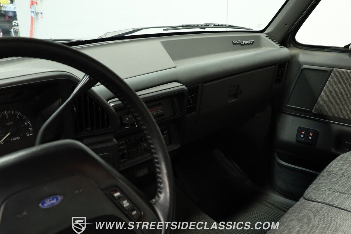 Ford-F-150-Pickup-1991-Black-Gray-703-39