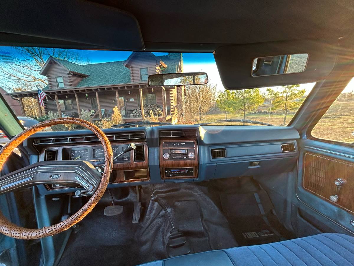 Ford-F-150-xlt-1984-5