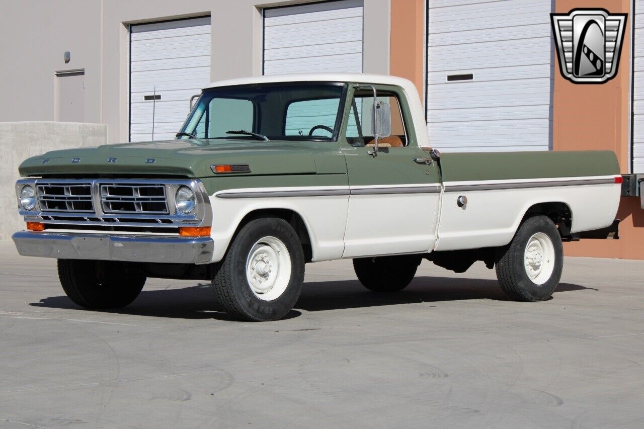 Ford-F-250-Pickup-1972-Green-Tan-116-4