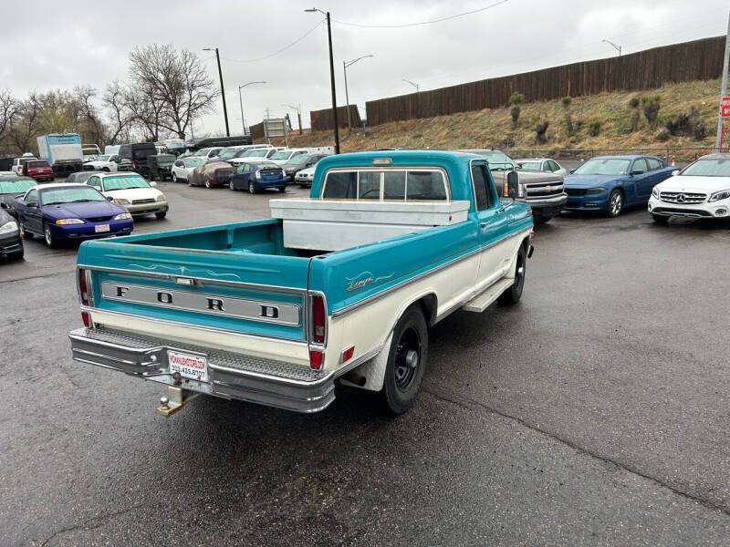 Ford-F-250-camper-special-1969-102882-12