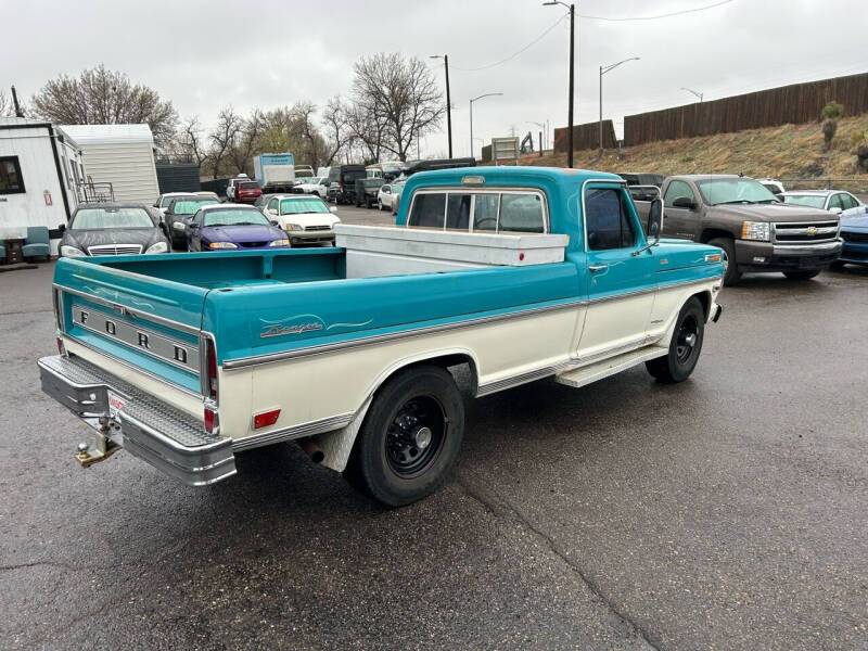 Ford-F-250-camper-special-1969-102882-13