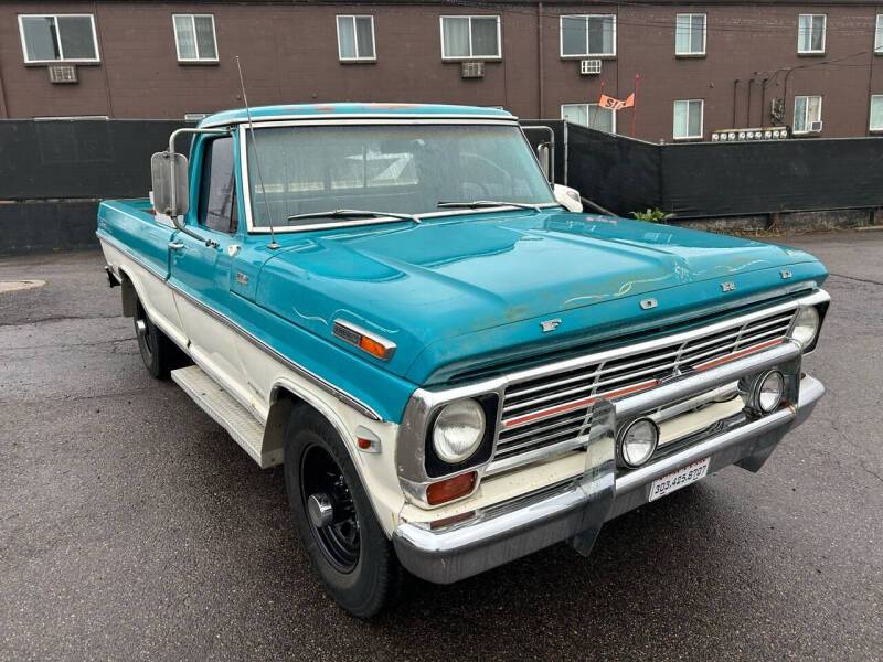 Ford-F-250-camper-special-1969-102882-18