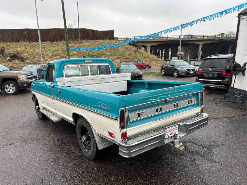 Ford-F-250-camper-special-1969-102882-8