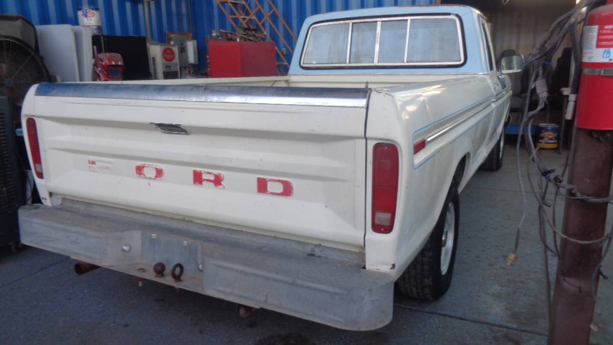 Ford-F150-1977-white-25127-17