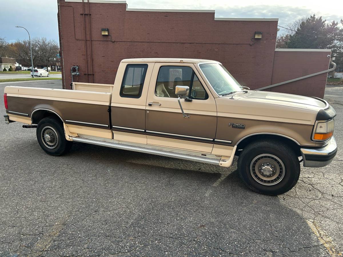 Ford-F250-1992-yellow-257494-2