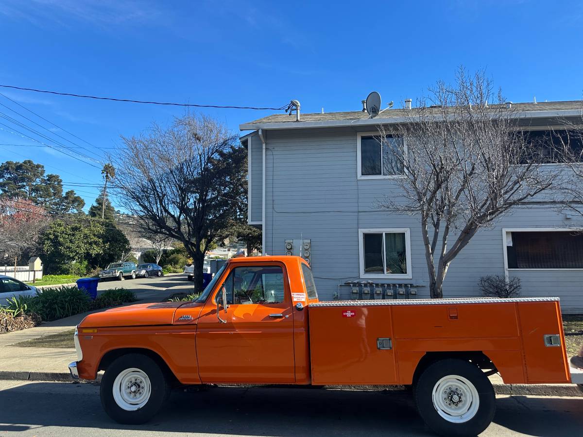 Ford-F250-custom-1977-3