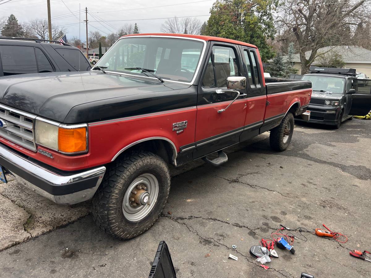 Ford-F250-diesel-1987-black-80057-8