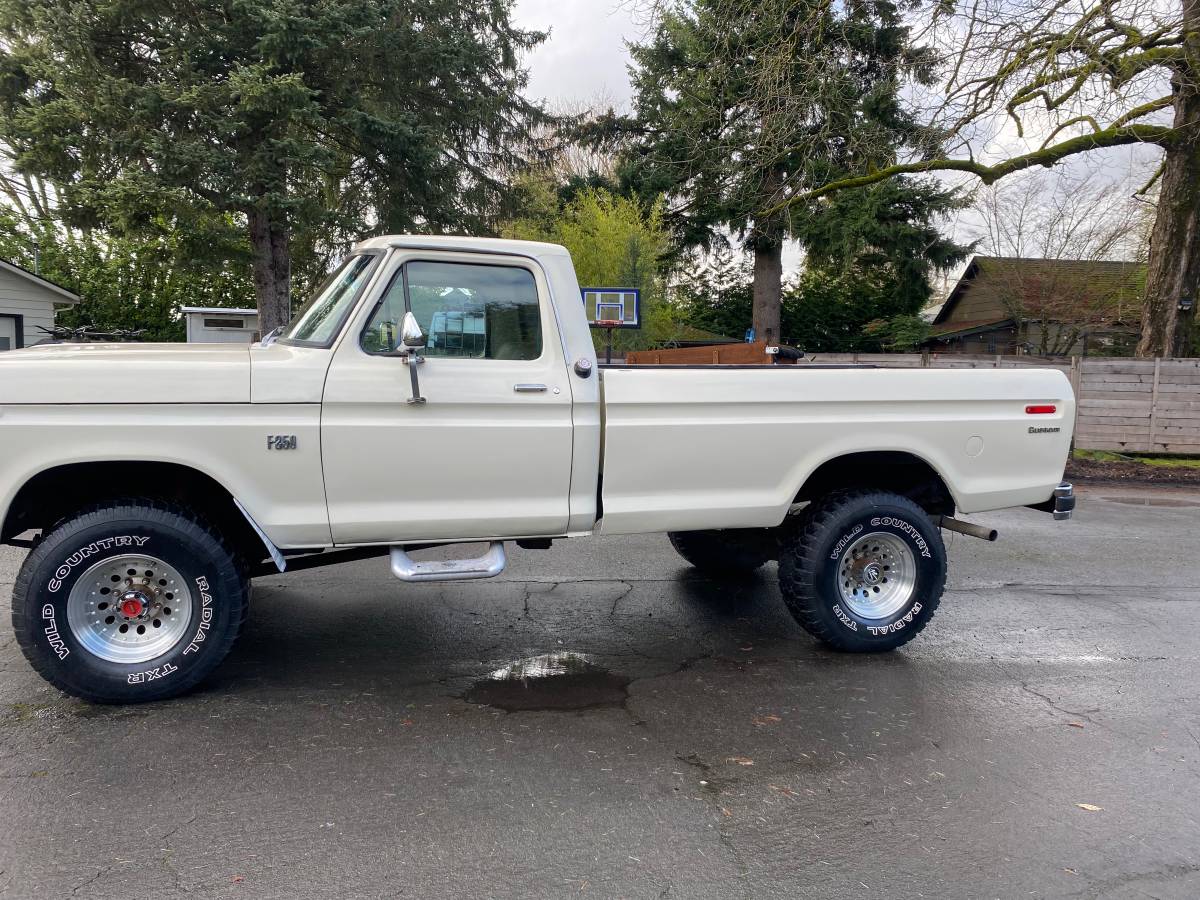 Ford-F250-highboy-1975-1