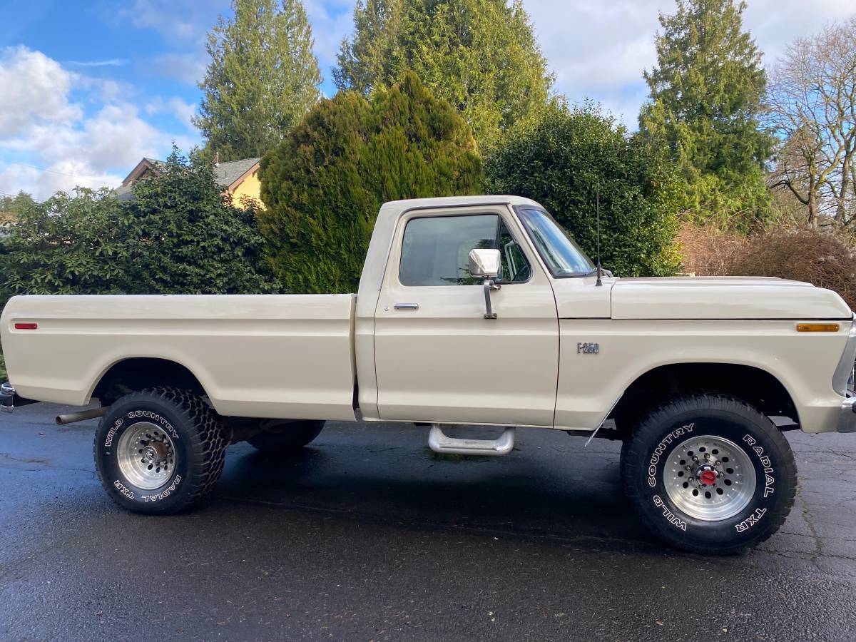 Ford-F250-highboy-1975-12