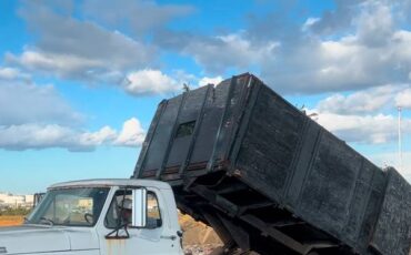 Ford-F500-dump-truck-1969