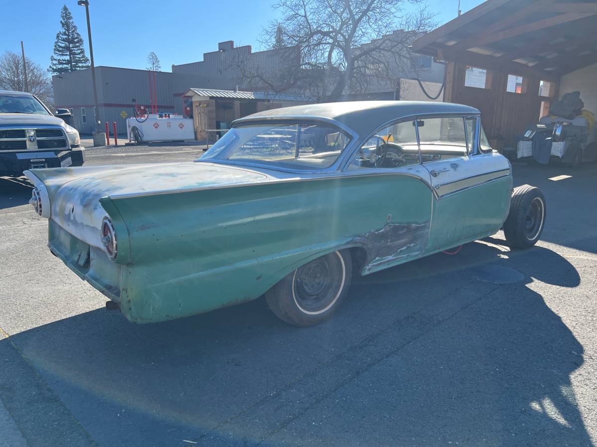 Ford-Fairlane-500-1957-green-136103-3