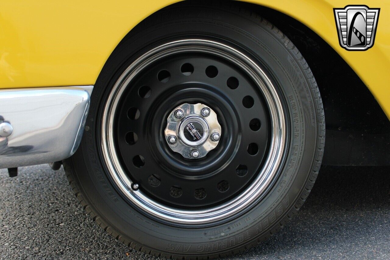 Ford-Fairlane-500.-Coupe-1957-Yellow-Gray-185681-10