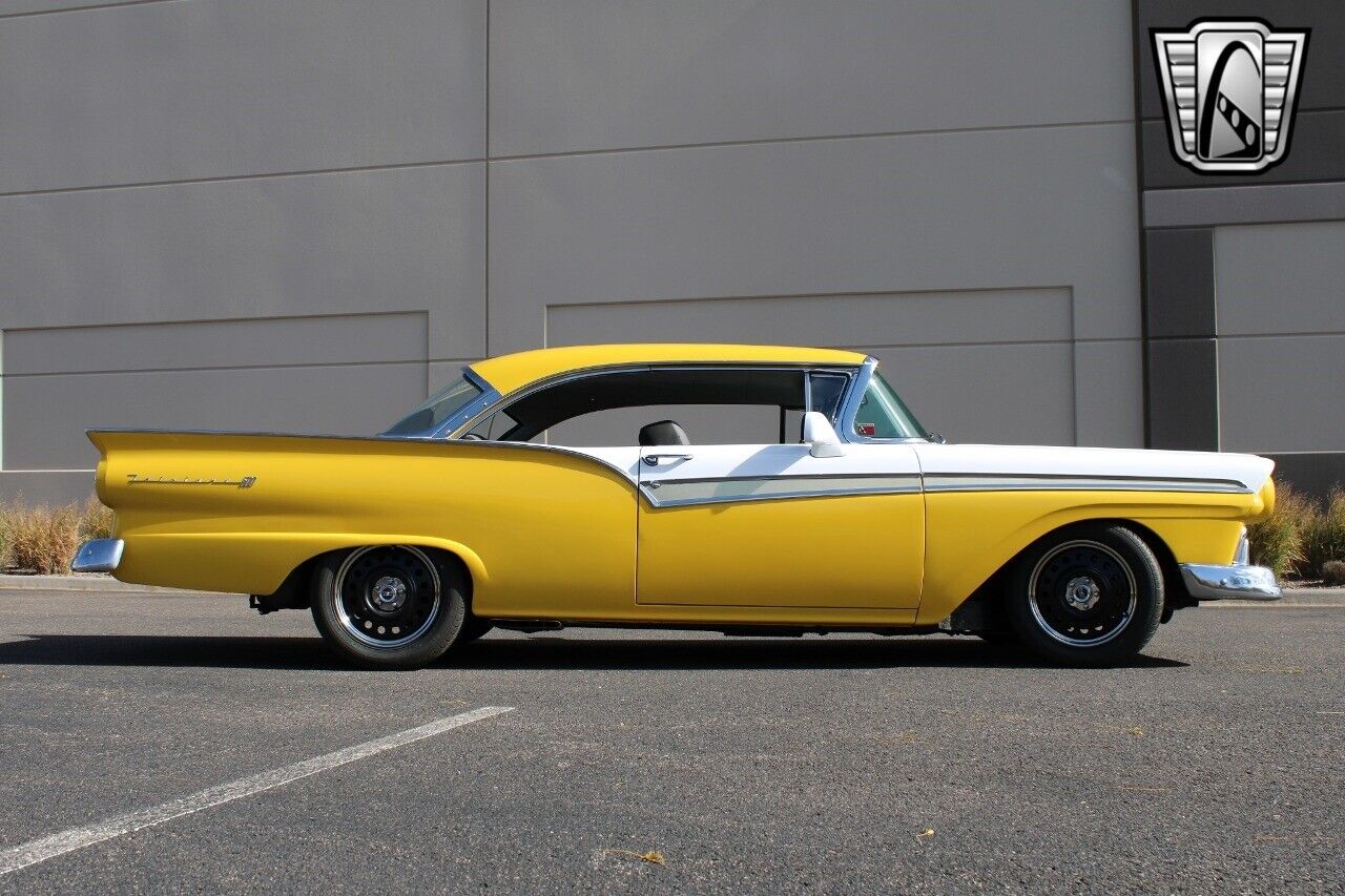 Ford-Fairlane-500.-Coupe-1957-Yellow-Gray-185681-7