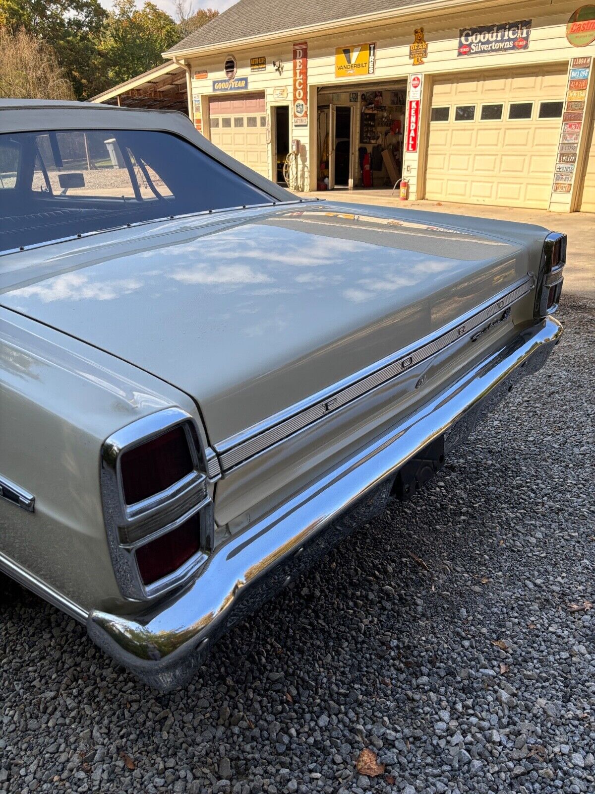 Ford-Fairlane-Cabriolet-1967-White-Black-99999-2