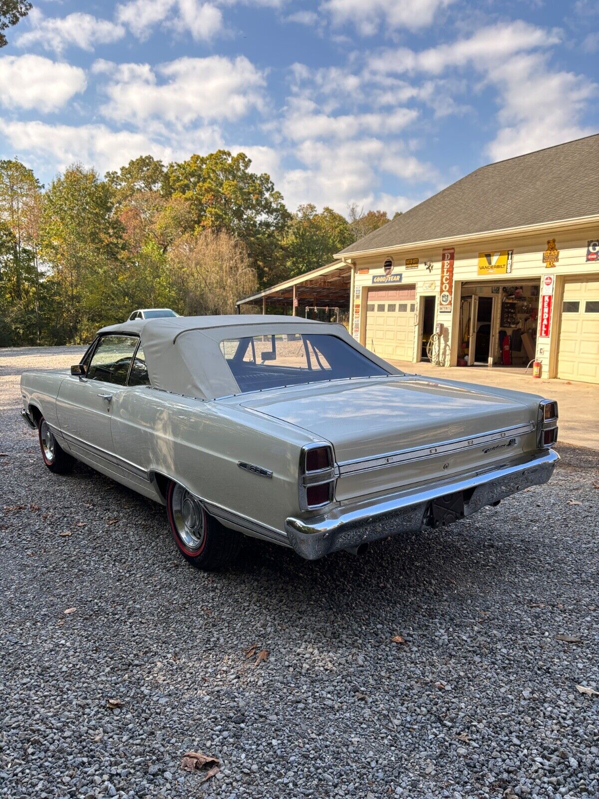 Ford-Fairlane-Cabriolet-1967-White-Black-99999-3