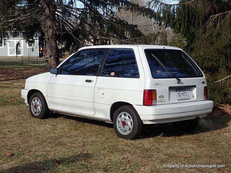 Ford-Festiva-1993-white-104607-2