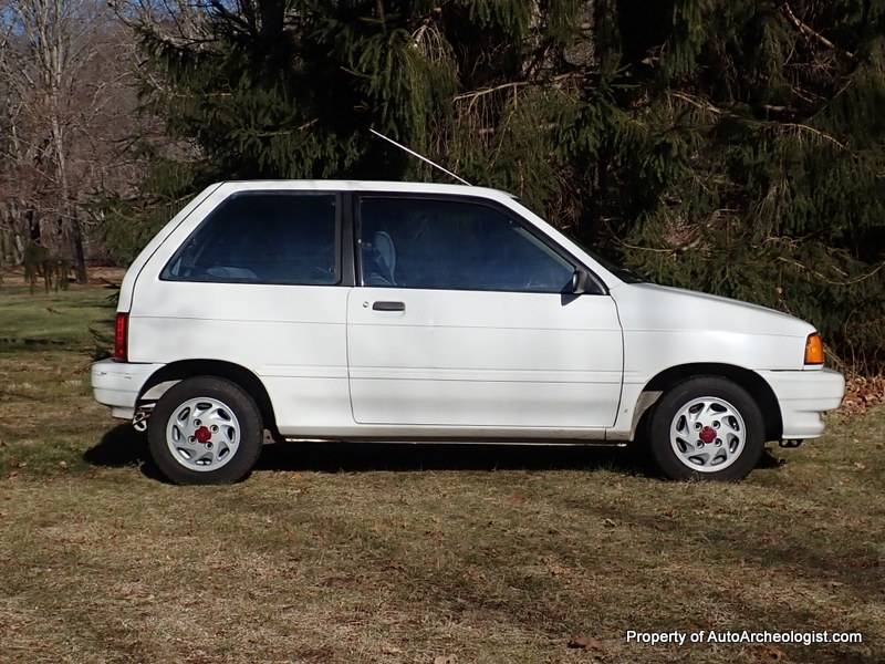 Ford-Festiva-1993-white-104607-3