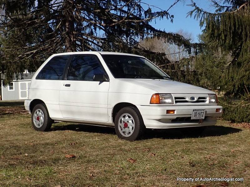 Ford-Festiva-1993-white-104607-4