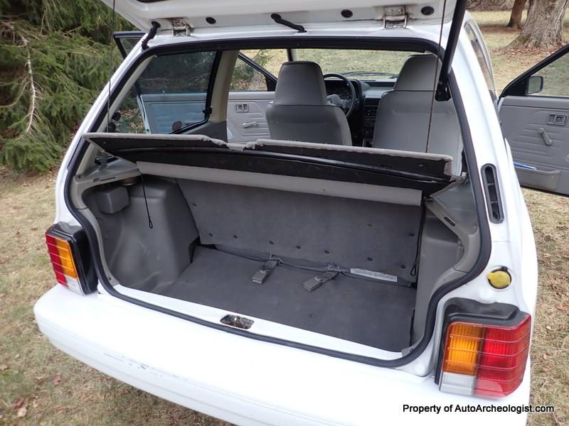 Ford-Festiva-1993-white-104607-6