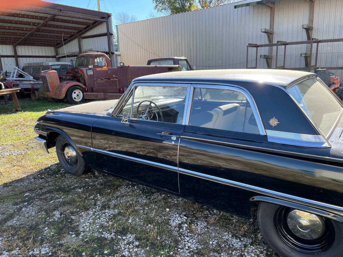 Ford-Galaxie-1961-3